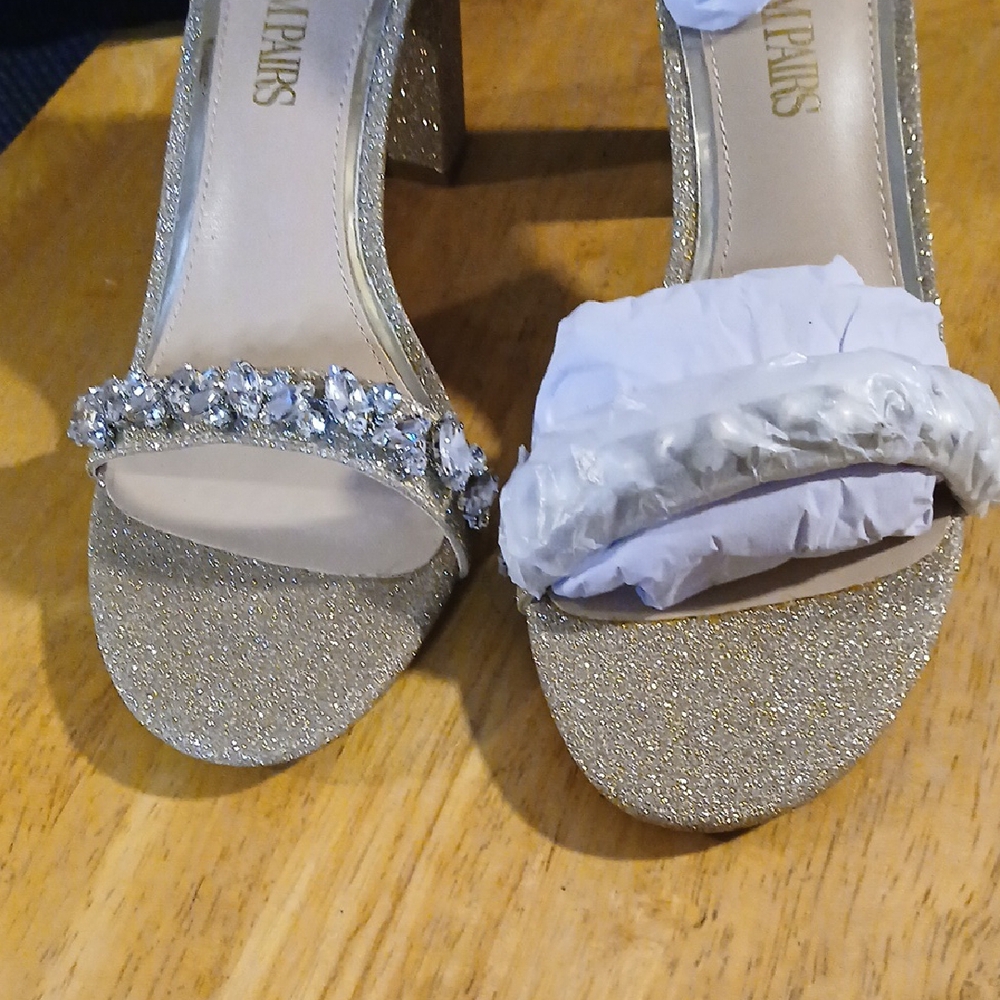 Dream Paris Elegant Gold Heeled Sandals - Picture 6 of 14